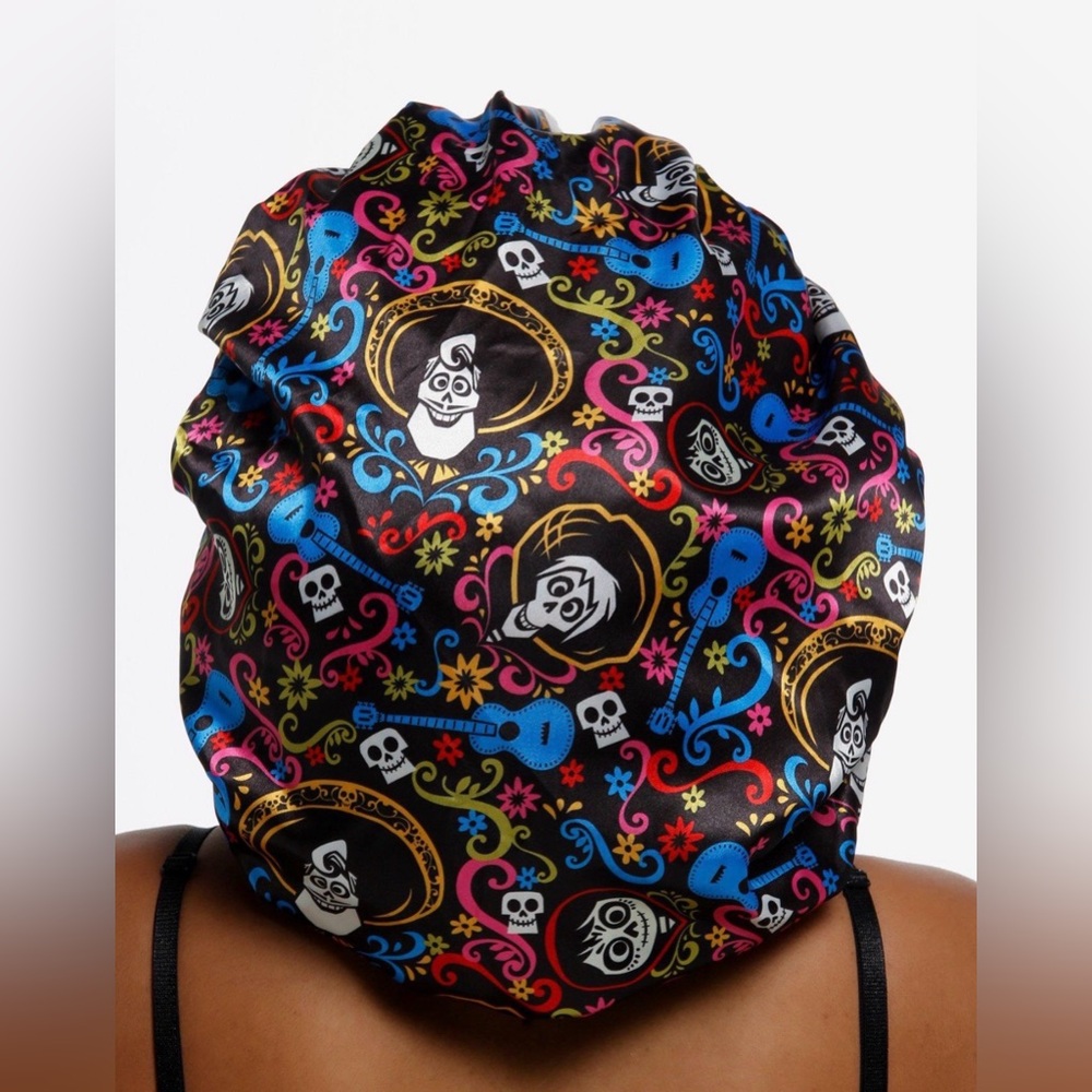 Disney/Pixar Coco “Land of the Dead” Skull Pattern Reversible Satin Bonnet- New
